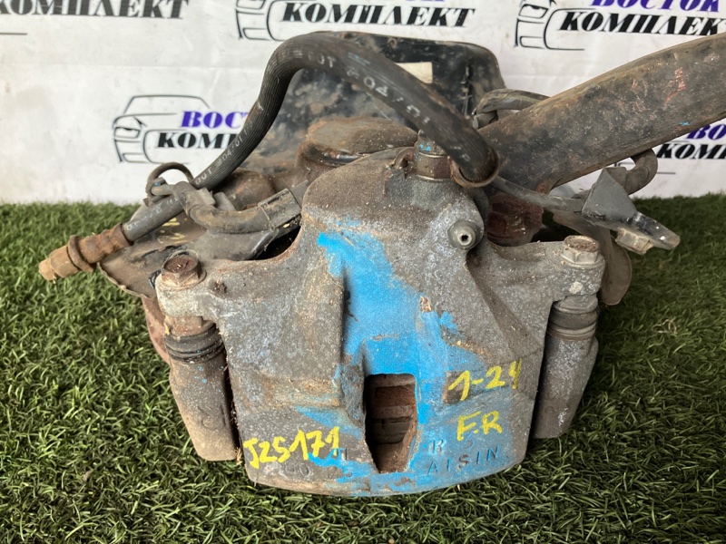 Суппорт Toyota Crown JZS171 1JZ-GE перед прав