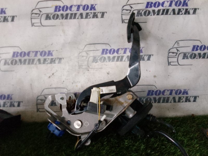 Педаль тормоза Nissan Cube Z12 HR15DE