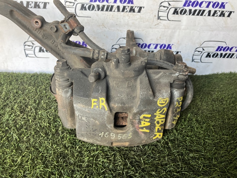 Суппорт Honda Saber 1997 UA1 G20A перед прав