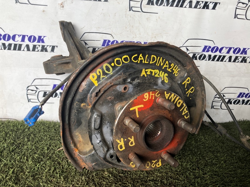 Ступица Toyota Caldina AZT246W 1AZ-FSE перед прав