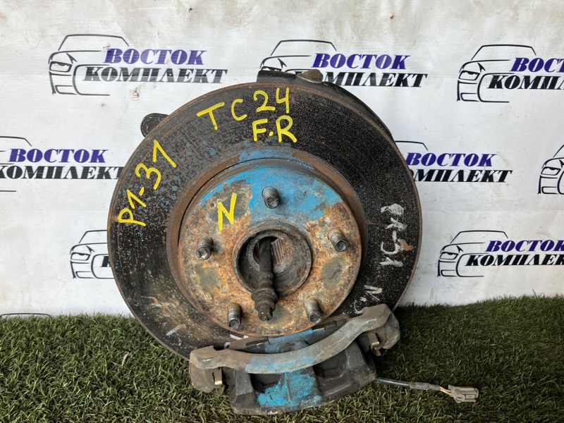 Ступица Nissan Serena TC24 QR20DE перед прав