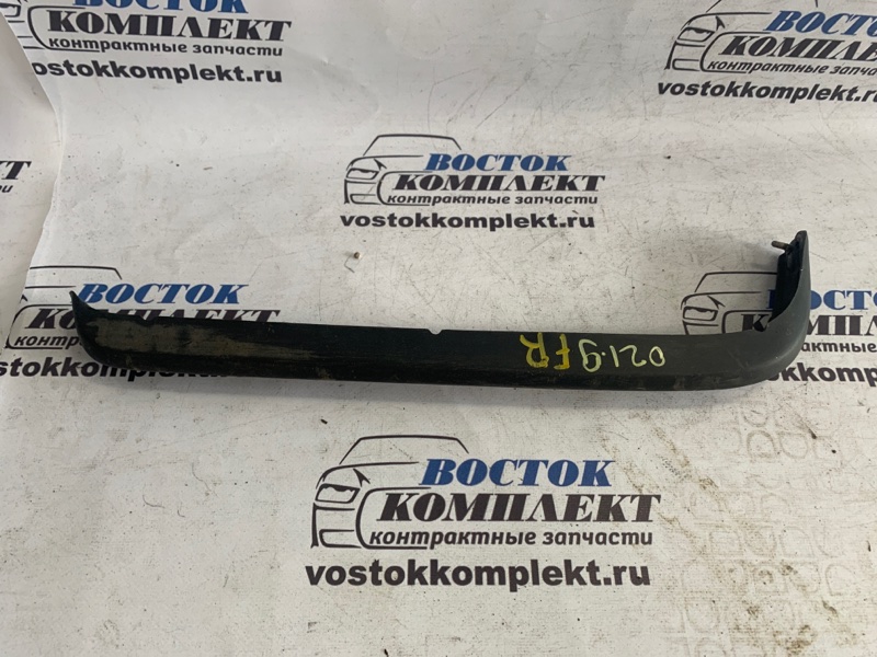 Молдинг бампера Mercedes-Benz E230 1984 W123 102.980 перед прав