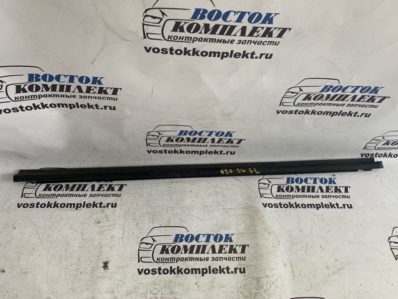 Молдинг стекла Toyota Vitz SCP10 1SZ-FE перед лев