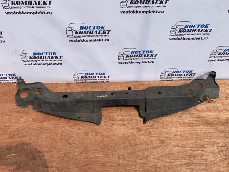 Накладка на рамку радиатора Nissan Tiida C11 HR15DE