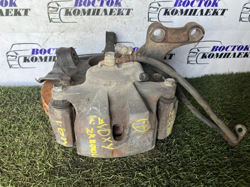 Суппорт Toyota Voxy 2011 ZRR70G 3ZR-FAE перед лев