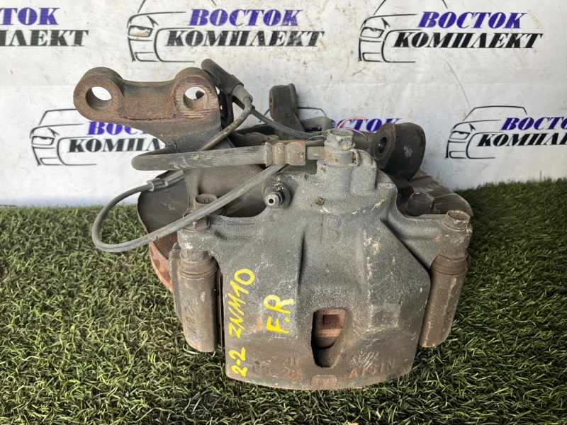 Суппорт Toyota Isis ZNM10G 1ZZ-FE перед прав