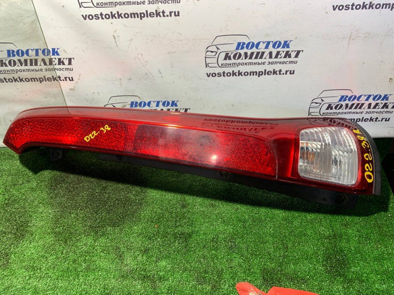 Фонарь стоп-сигнала Nissan Serena C25 MR20DE прав