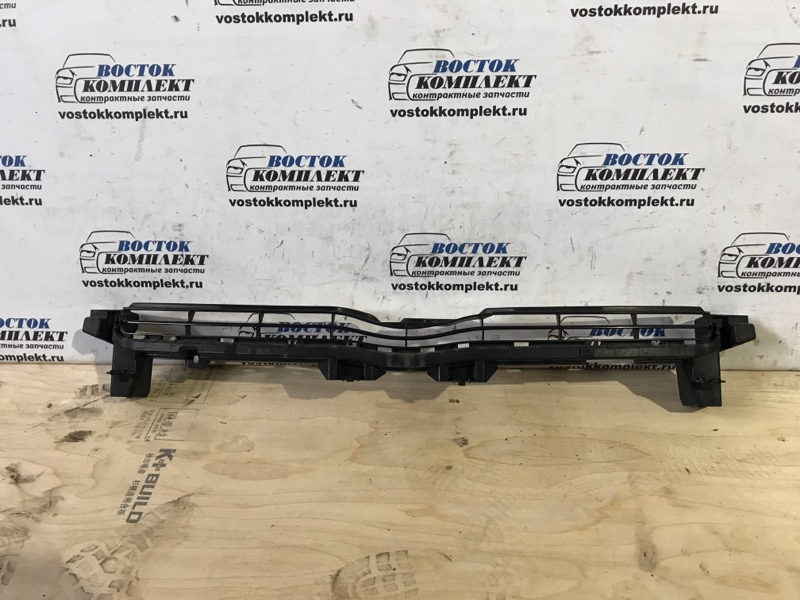 Решетка радиатора Toyota Voxy 2008 ZRR70W 3ZR-FE