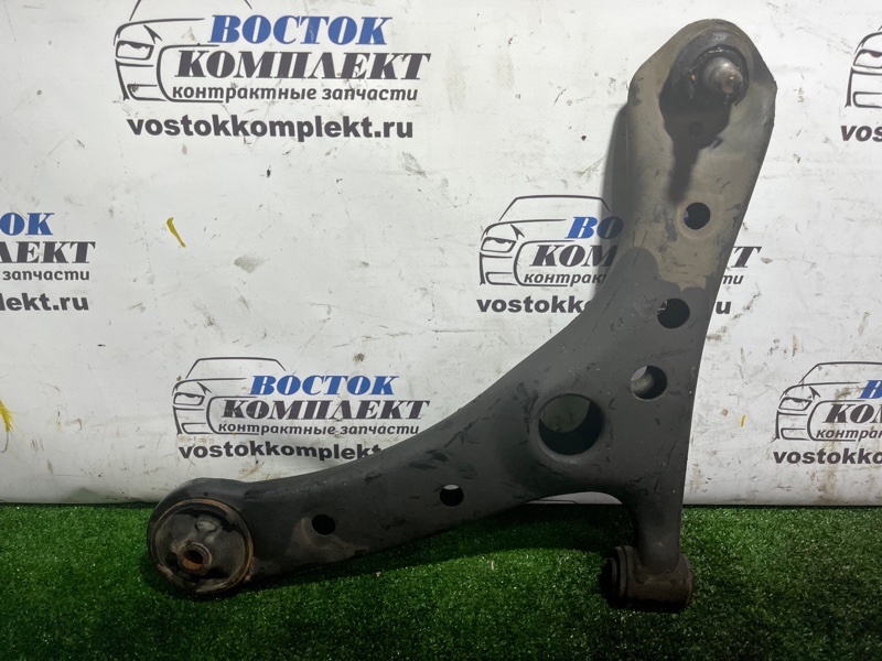 Рычаг подвески Toyota Noah AZR60 1AZ-FSE перед лев