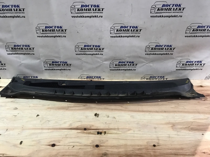 Решетка под лобовое стекло Nissan Liberty PNM12 SR20DE