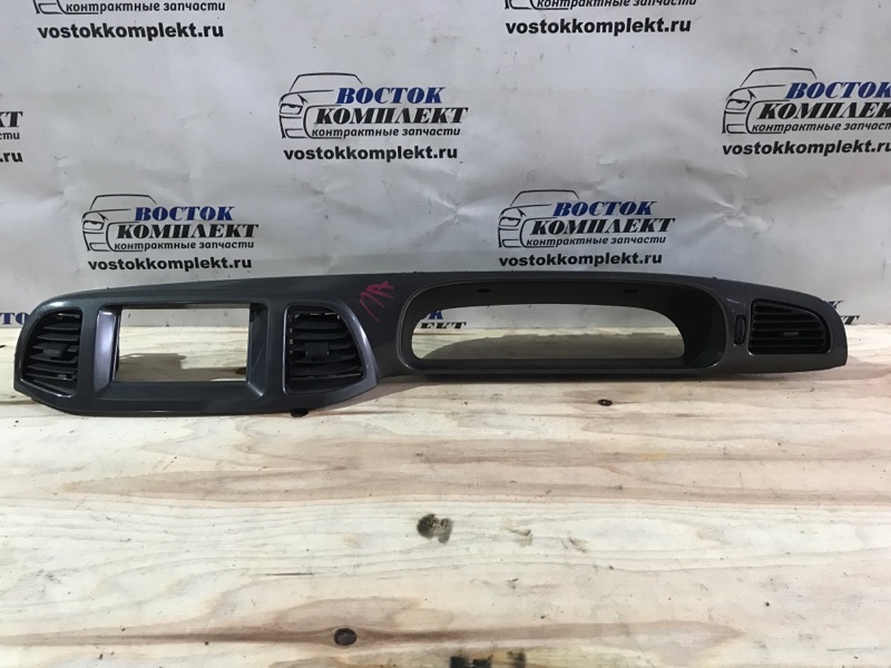 Консоль панели приборов Nissan Liberty PNM12 SR20DE