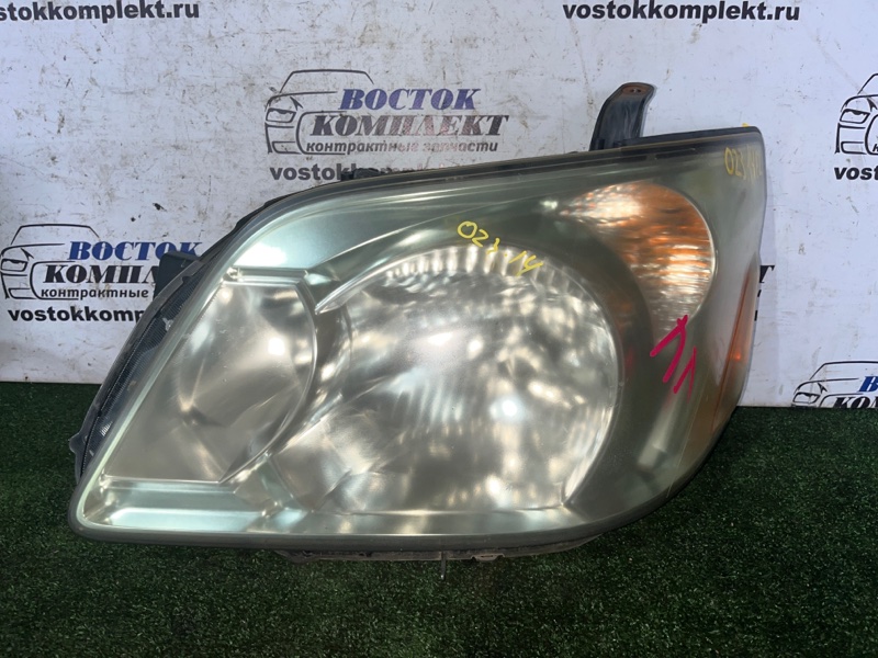 Фара Toyota Noah AZR60 1AZ-FSE перед лев