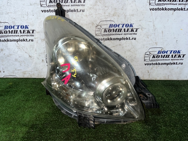 Фара Toyota Ractis NCP100 1NZ-FE перед прав