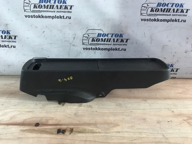 Подлокотник Toyota Ractis 2006 NCP105 1NZ-FE