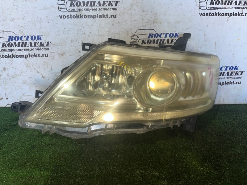 Фара Nissan Serena CC25 MR20DE перед лев