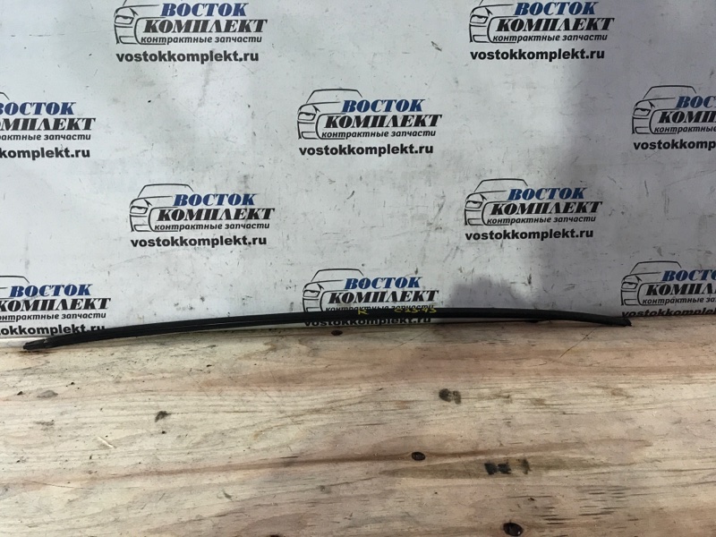 Молдинг лобового стекла Nissan Serena 2010 CNC25 MR20DE прав