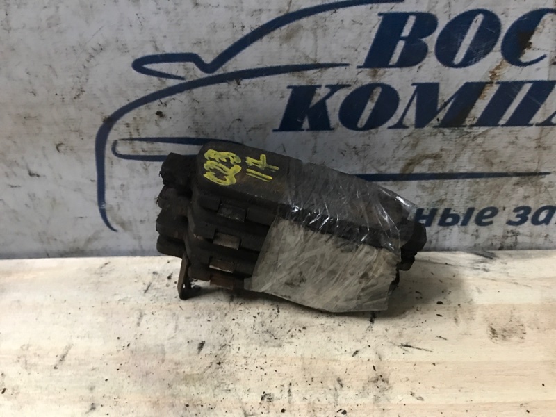 Колодки тормозные Nissan Serena 2010 CC25 MR20DE зад