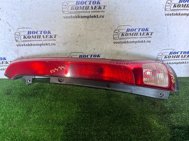 Фонарь стоп-сигнала Nissan Serena C25 MR20DE зад прав