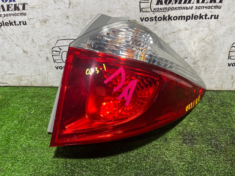 Фонарь стоп-сигнала Toyota Ractis NSP120 1NR-FE зад прав