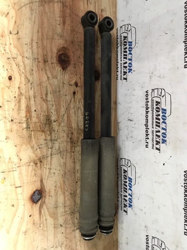 Амортизатор подвески Toyota Voxy 2006 AZR65G 1AZ-FSE зад