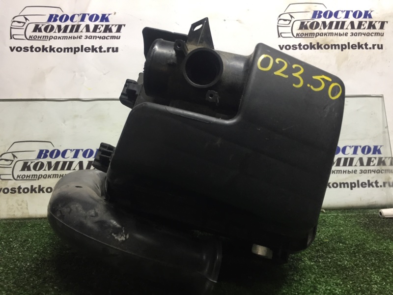Корпус воздушного фильтра Toyota Spade NCP145 1NZ-FE