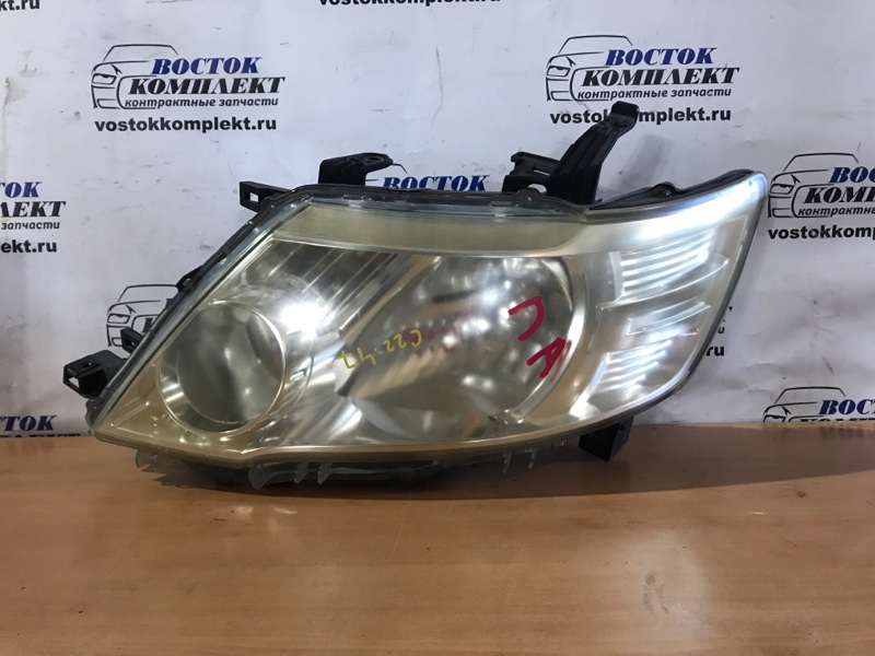 Фара Nissan Serena 2008 C25 MR20DE лев