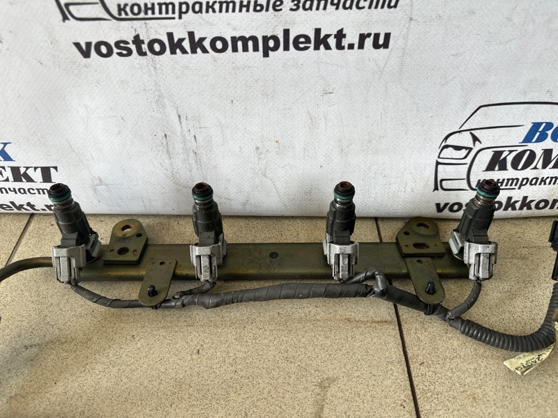 Форсунка топливная Nissan Serena TC24 QR20DE