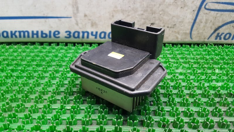 Реостат печки Toyota Noah AZR60G 1AZ-FSE