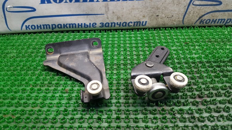 Ролик двери Honda Mobilio Spike GK1 L15A лев