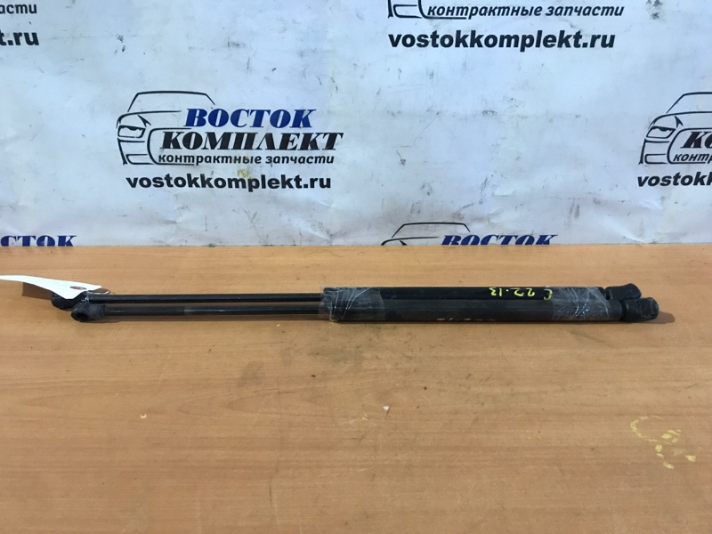 Амортизатор багажника Volkswagen Golf  APK