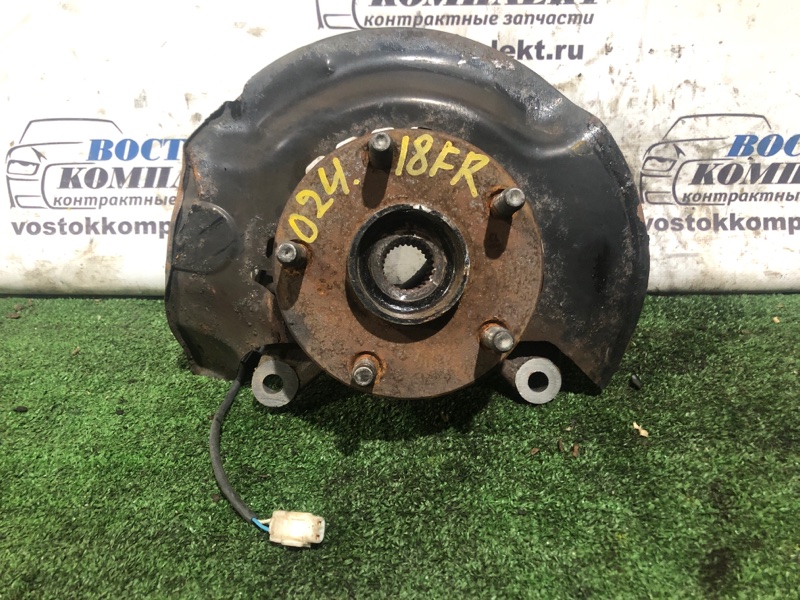 Ступица Toyota Voxy 2006 AZR65G 1AZ-FSE перед прав