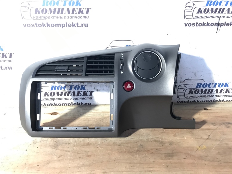 Рамка магнитофона Honda Stream 2007 RN6 R18A