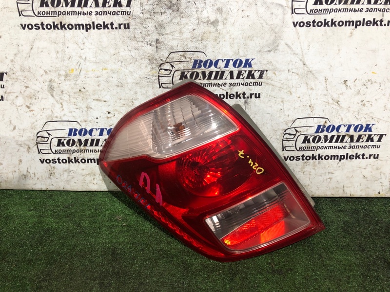 Фонарь стоп-сигнала Toyota Ractis 2006 NCP105 1NZ-FE зад лев