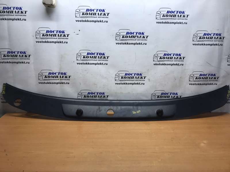 Решетка под лобовое стекло Nissan Caravan 2004 DWMGE25 ZD30DD