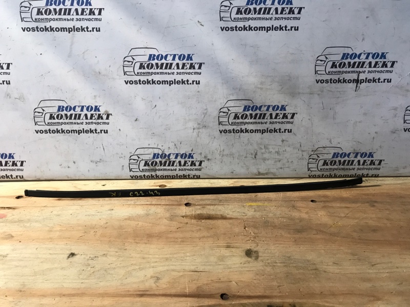 Молдинг лобового стекла Nissan Serena 2007 C25 MR20DE прав