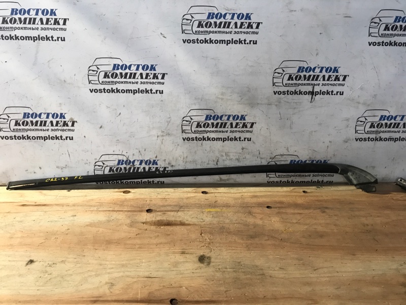 Молдинг лобового стекла Toyota Noah 2004 AZR60 1AZ-FSE лев