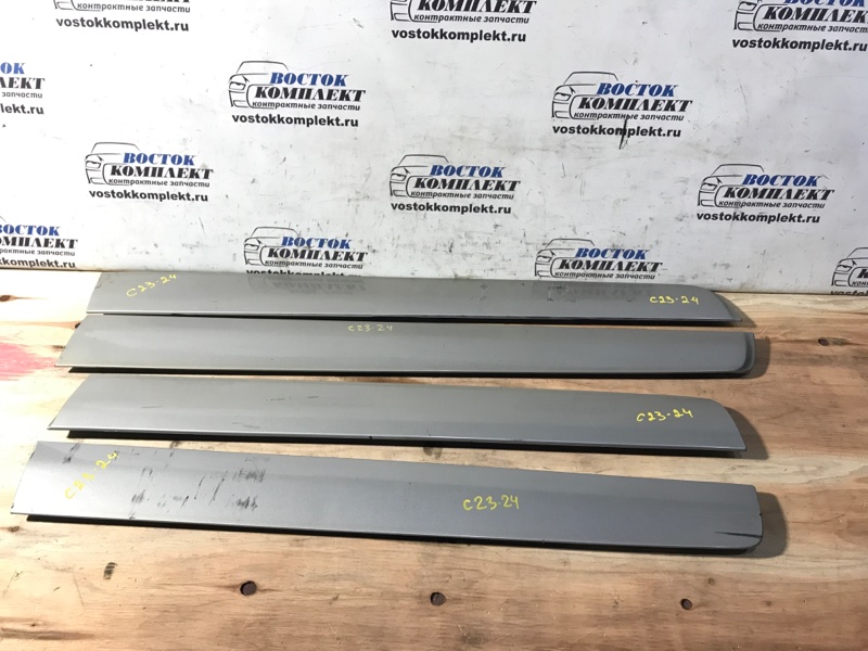 Накладка двери Nissan Serena 2007 C25 MR20DE