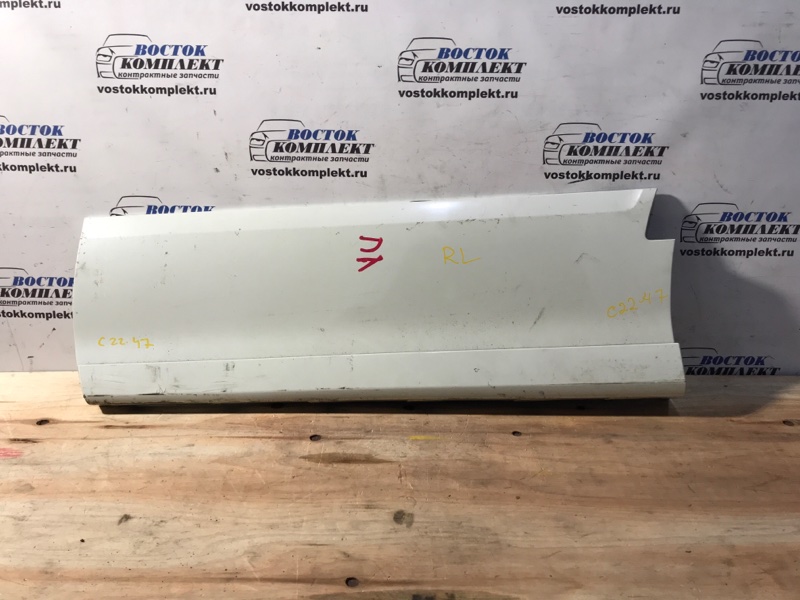 Накладка двери Nissan Serena 2008 C25 MR20DE зад лев