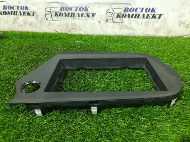 Рамка магнитофона Honda Insight 2011 ZE2 LDA