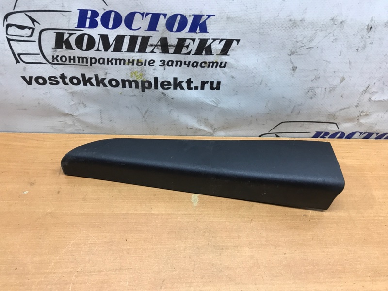 Накладка двери Toyota Noah 2004 AZR60 1AZ-FSE перед лев