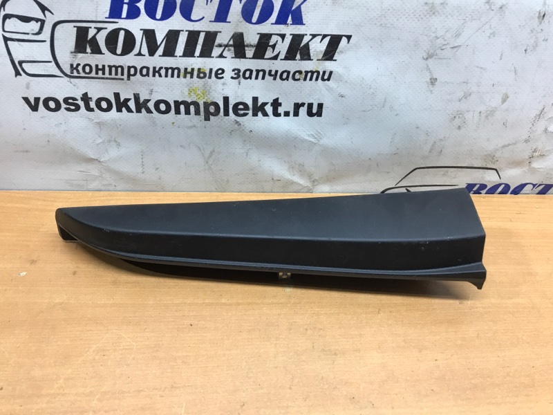 Накладка двери Toyota Noah 2004 AZR60 1AZ-FSE перед прав