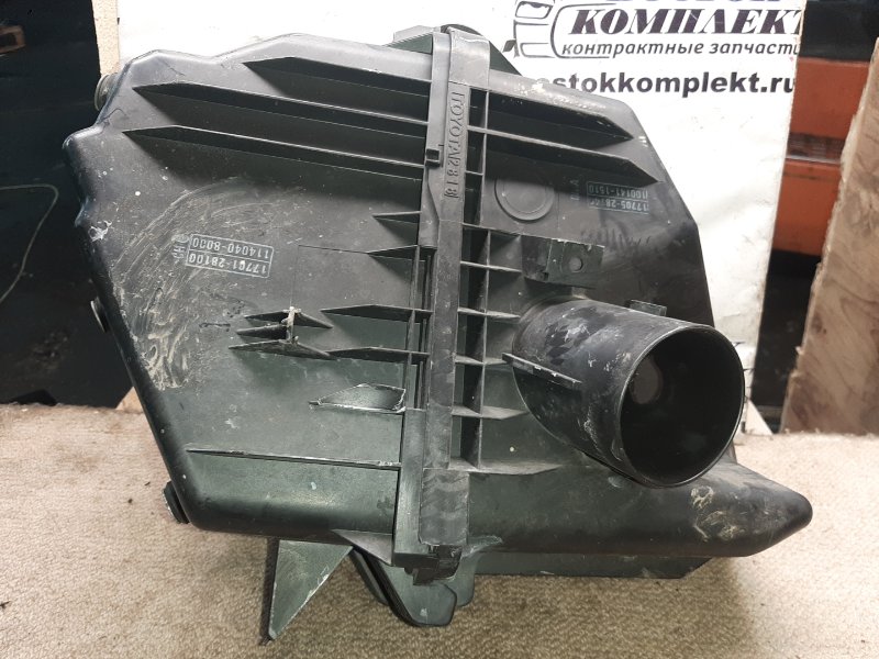 Корпус воздушного фильтра Toyota Voxy 2006 AZR65G 1AZ-FSE