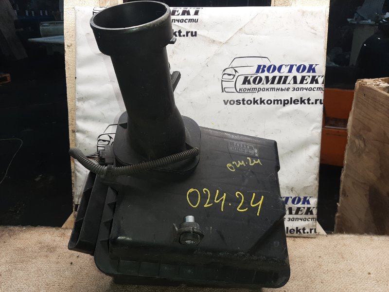 Корпус воздушного фильтра Toyota Crown Comfort 2010 TSS11 1TR-FPE