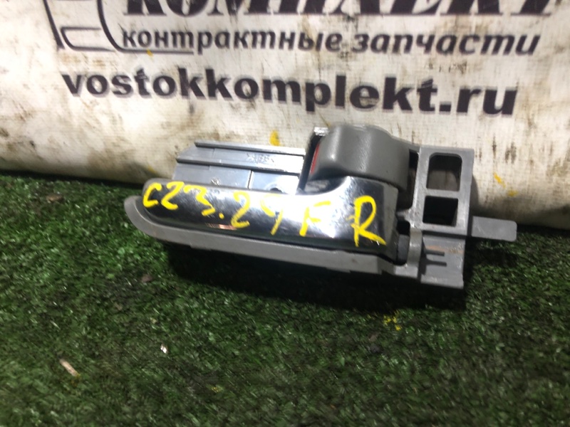 Ручка внутренняя Toyota Voxy 2006 AZR65G 1AZ-FSE перед прав
