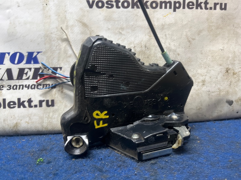 Замок дверной Toyota Voxy 2006 AZR65G 1AZ-FSE перед прав