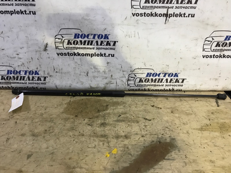 Амортизатор капота Volkswagen Passat  CAXA