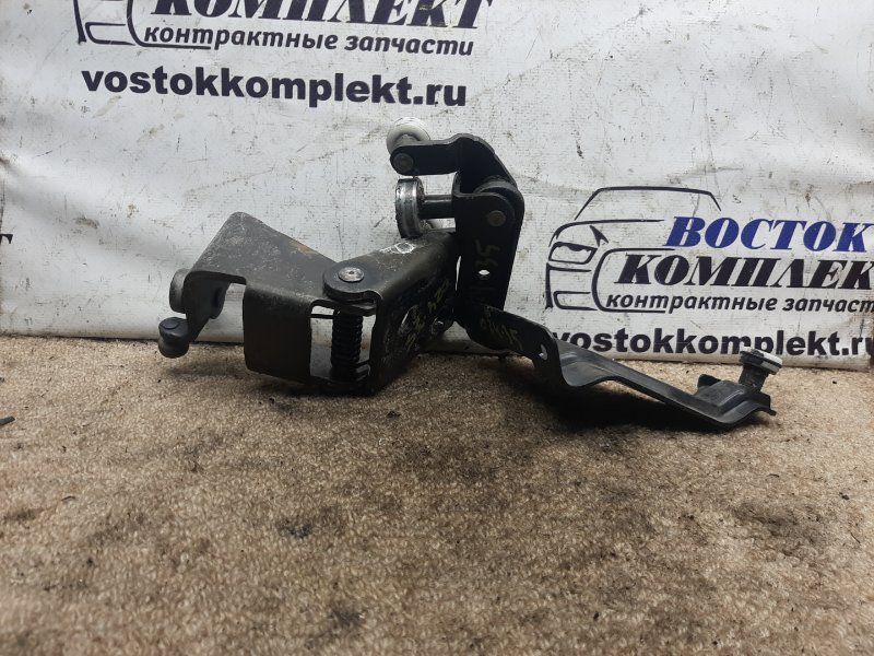 Ролик двери Honda Mobilio GB1 L15A