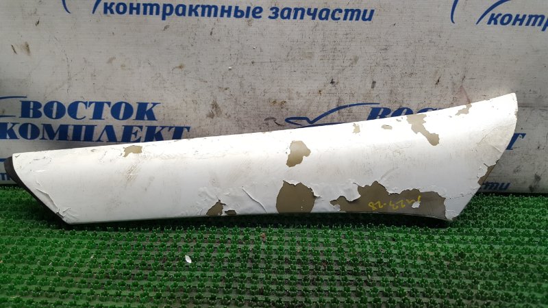 Накладка на стойку кузова передняя правая Nissan Serena 10.2000 PC24 SR20DE Б/У