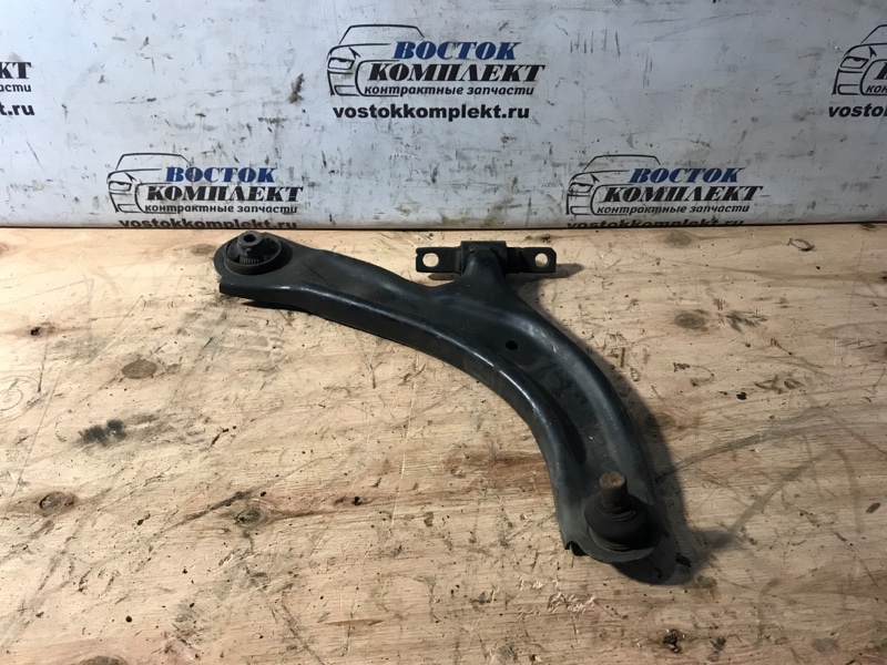 Рычаг подвески Nissan Serena 2012 HFC26 MR20DD перед прав