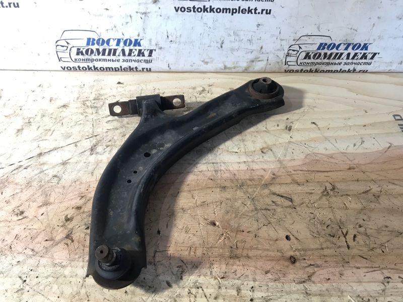 Рычаг подвески нижний Nissan Serena 2012 FC26 MR20DD перед лев